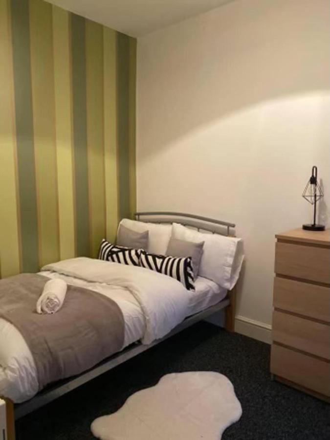 Spacious Four Bedroom Home 3 Bathrooms - Coventry Exterior photo